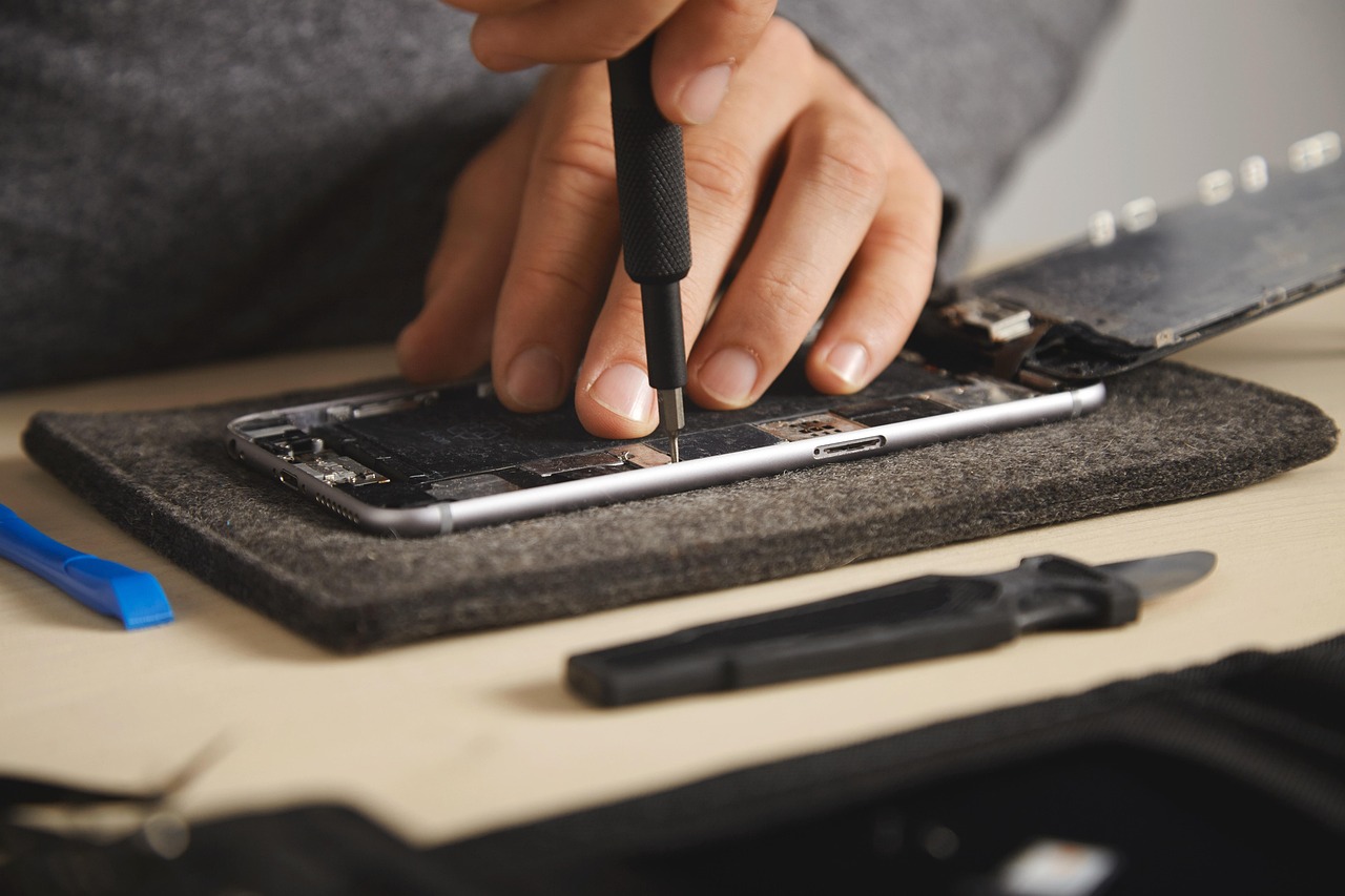 watch technician tools repair